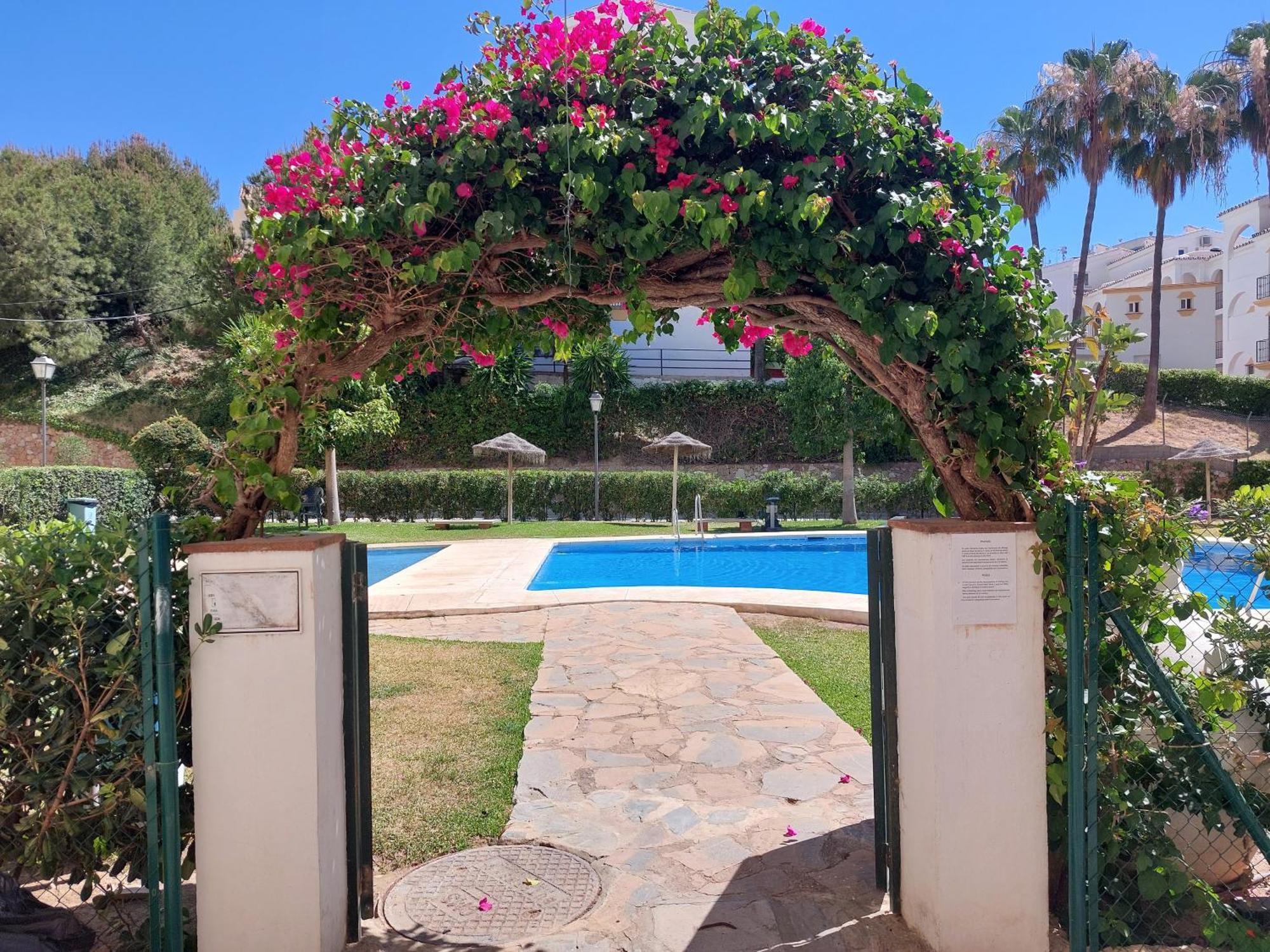 Estudio Con Piscina Y Parking, Playa A 4 Min A Pie, Tren A 2 Min Fuengirola Exterior foto