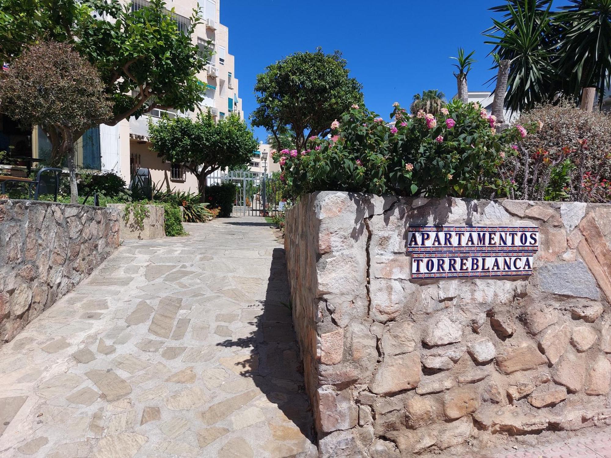 Estudio Con Piscina Y Parking, Playa A 4 Min A Pie, Tren A 2 Min Fuengirola Exterior foto
