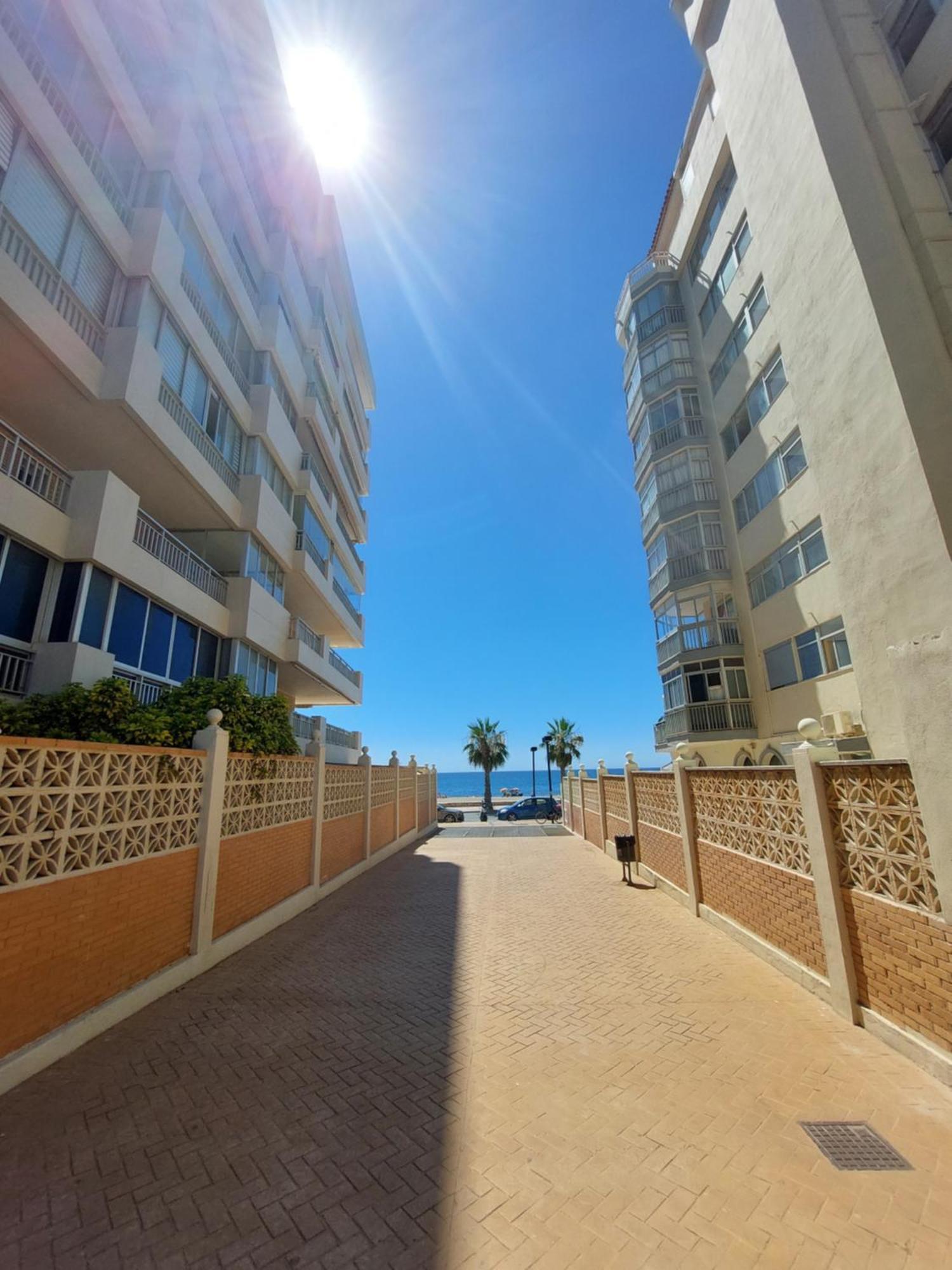 Estudio Con Piscina Y Parking, Playa A 4 Min A Pie, Tren A 2 Min Fuengirola Exterior foto