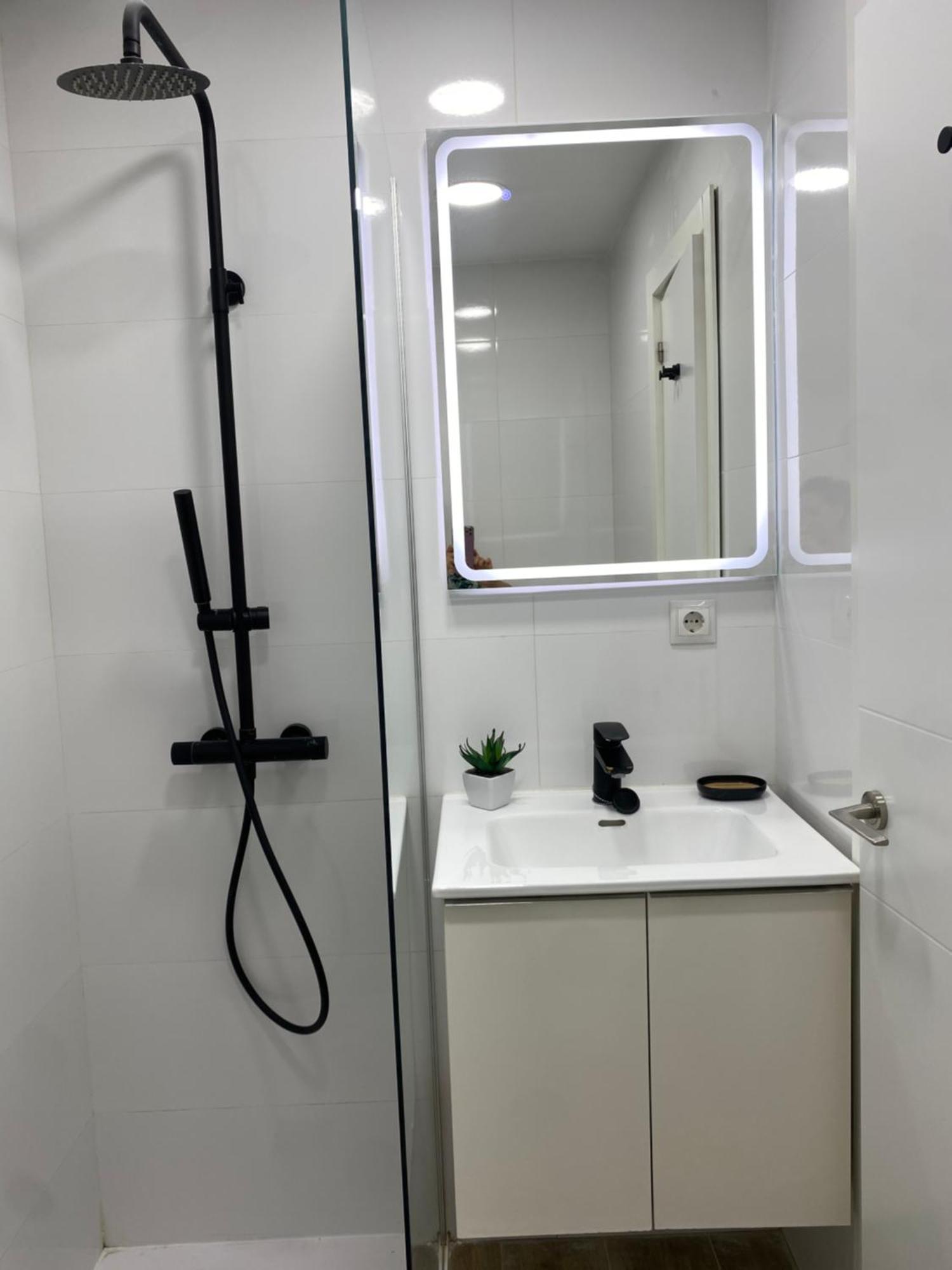 Estudio Con Piscina Y Parking, Playa A 4 Min A Pie, Tren A 2 Min Fuengirola Exterior foto