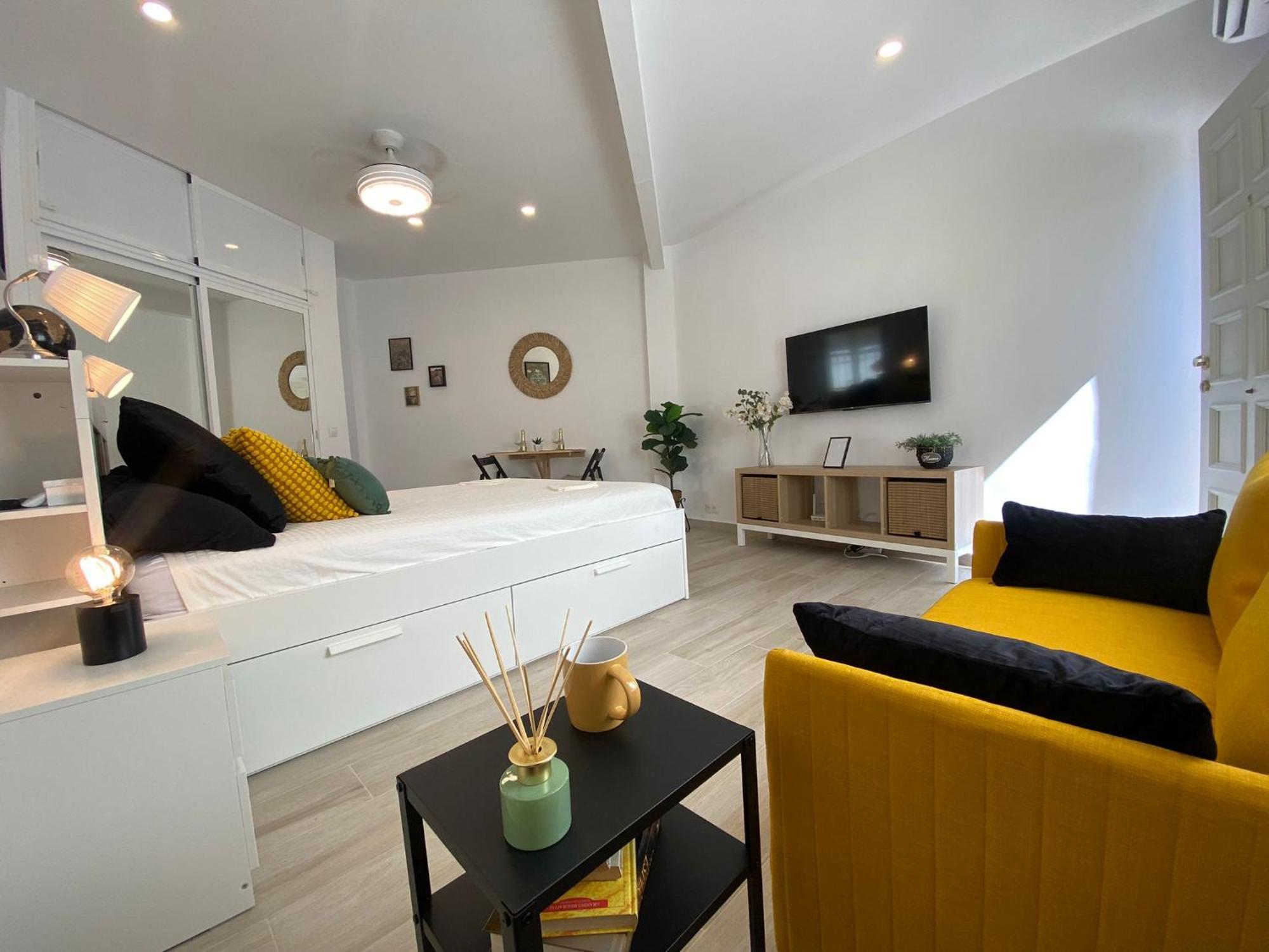 Estudio Con Piscina Y Parking, Playa A 4 Min A Pie, Tren A 2 Min Fuengirola Exterior foto