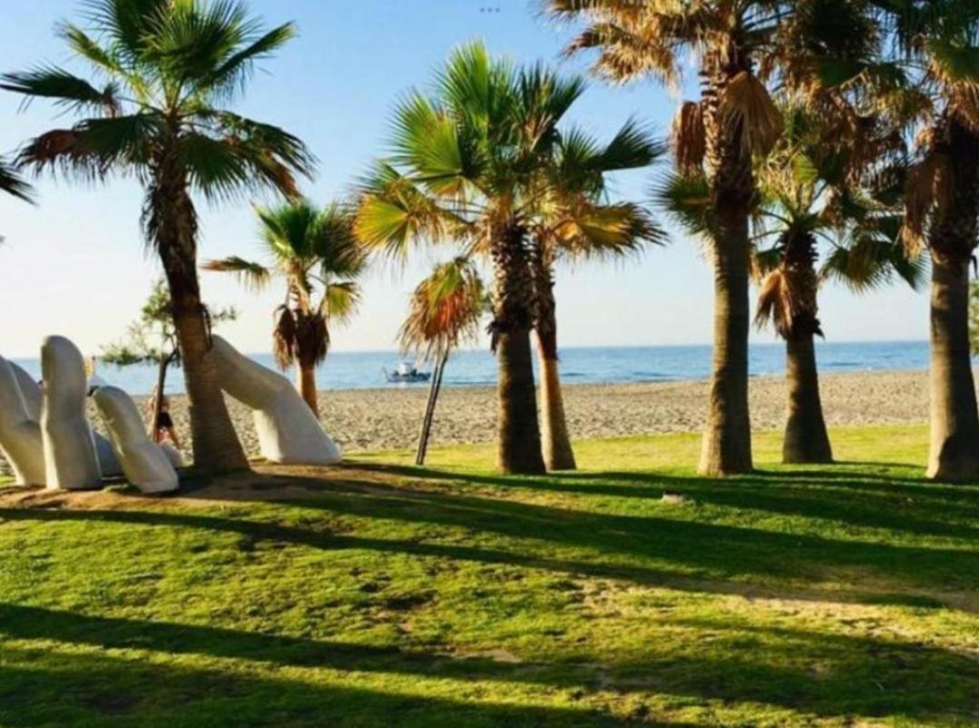 Estudio Con Piscina Y Parking, Playa A 4 Min A Pie, Tren A 2 Min Fuengirola Exterior foto
